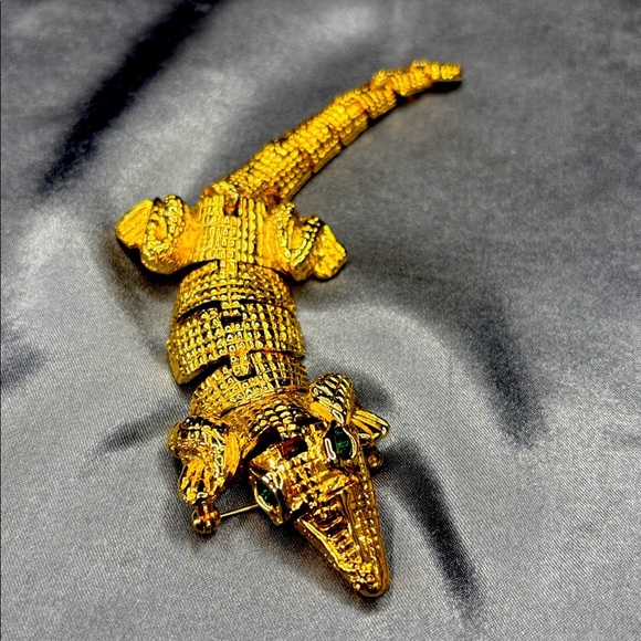 Gold Reptile Figurine - Picture 1 of 3
